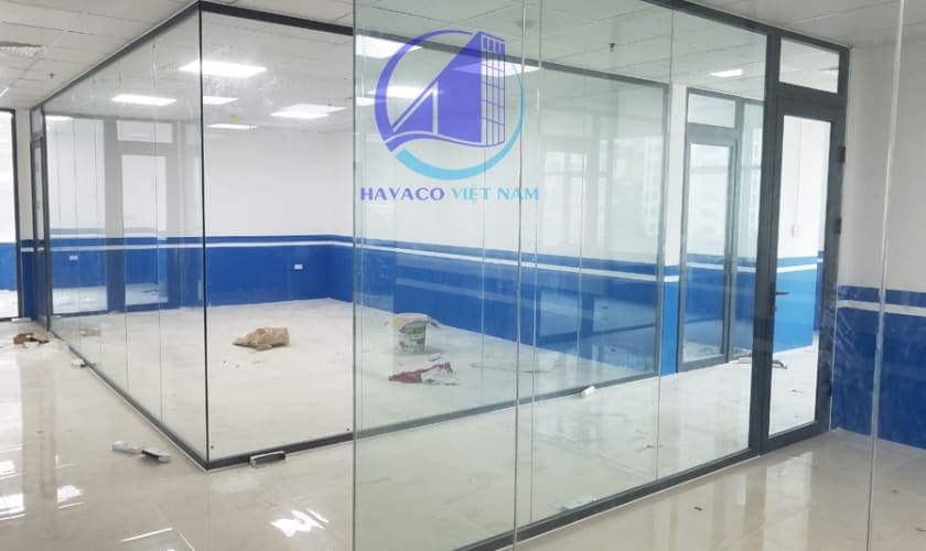 Báo giá vách kính cường lực dày 12mm