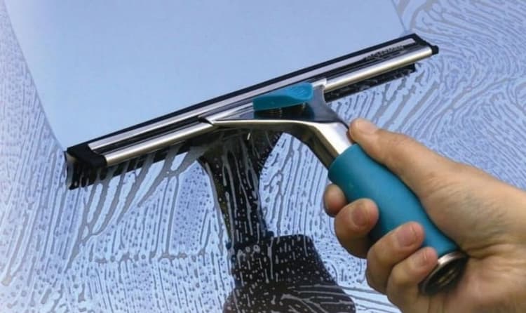 Cửa kính bị hấp hơi nước thì xử lý như thế nào