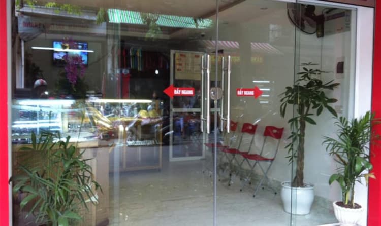 Cửa kính cường lực trượt treo