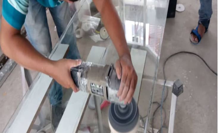 Cửa kính cường lực có khoan được không.