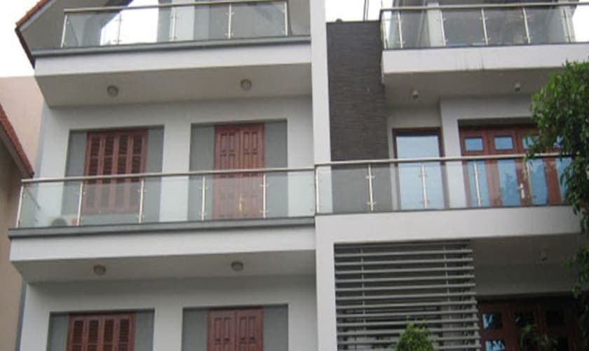 Thay thế lan can kính cho lan can xây bằng gạch, inox, sắt