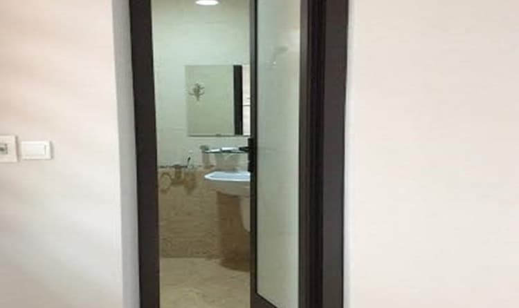 Giá cửa nhôm toilet bao nhiêu – Mẫu cửa nhôm nhà vệ sinh