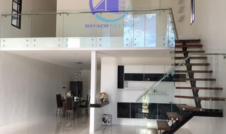 Lan can kính cường lực cho gác lửng nhà phố