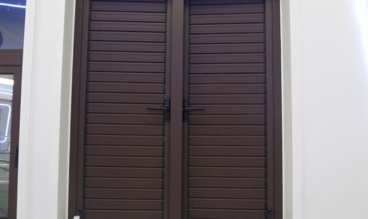 Cửa chớp nhôm cố định Xingfa trong công trình nhà ở thực tế