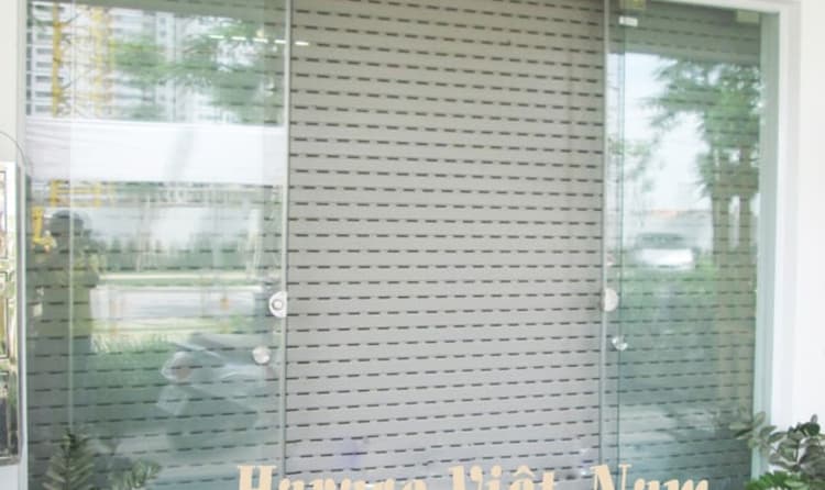 Cửa kính ray treo trong công trình nhà ở thực tế