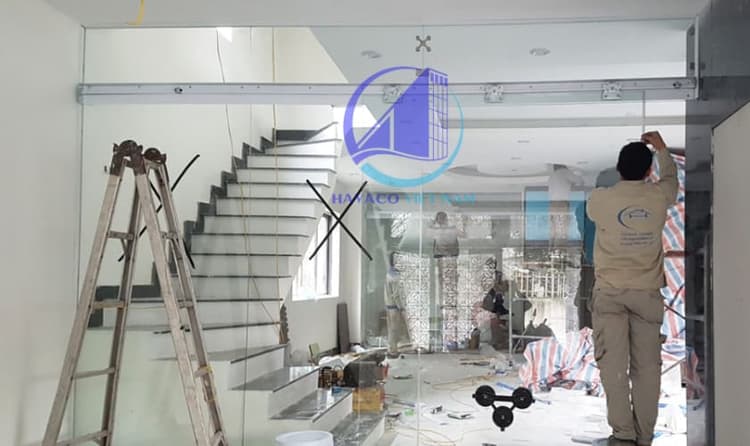 cửa kính cường lực tại tỉnh Vĩnh Phúc trong công trình nhà ở thực tế