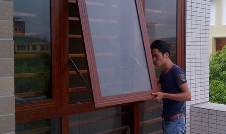 Giá cửa sổ mở hất ra ngoài nhôm Xingfa trong công trình nhà ở thực tế