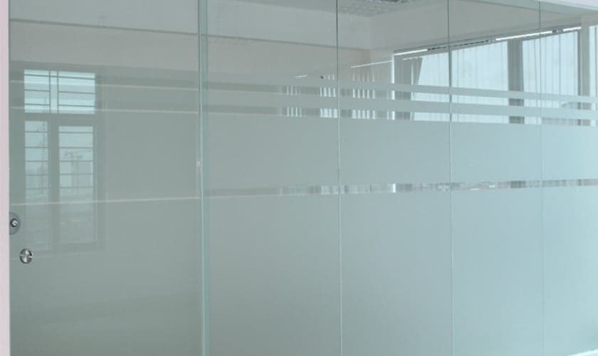Vách ngăn kính cường lực trong công trình nhà ở thực tế