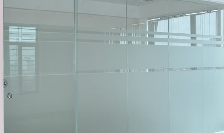 Vách ngăn kính cường lực trong công trình nhà ở thực tế