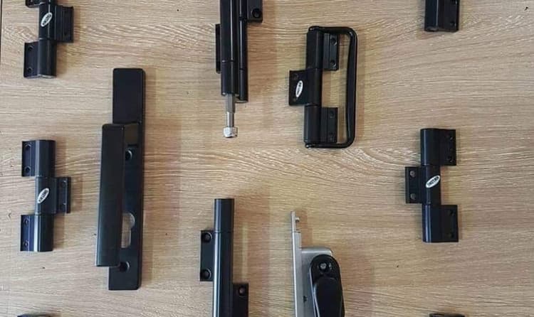 Phụ kiện cửa nhôm xingfa xếp trượt gồm những chi tiết nào trong công trình nhà ở thực tế