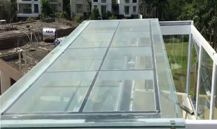 Lựa chọn mái nhà bằng kính cường lực trong công trình nhà ở thực tế