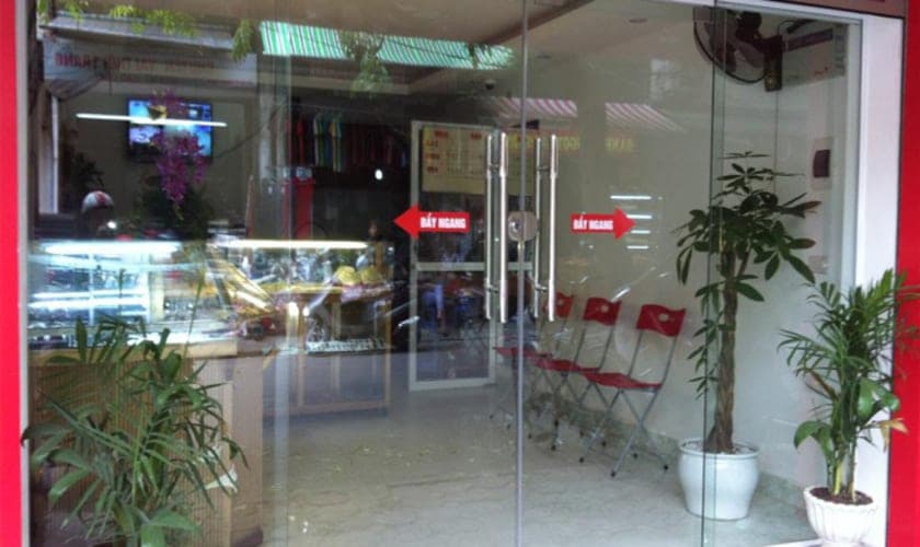 Cửa kính cường lực trượt treo trong công trình nhà ở thực tế