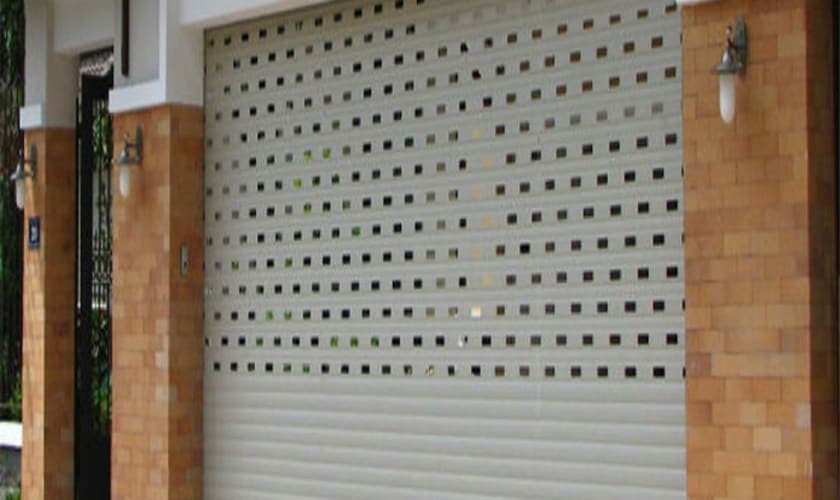 Cửa cuốn tiếng anh là gì trong công trình nhà ở thực tế