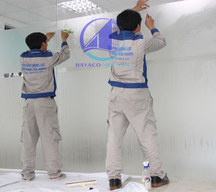 Decal dán cửa kính cường lực