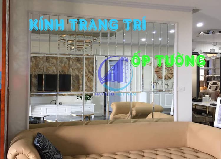 Kính trang trí phòng khách