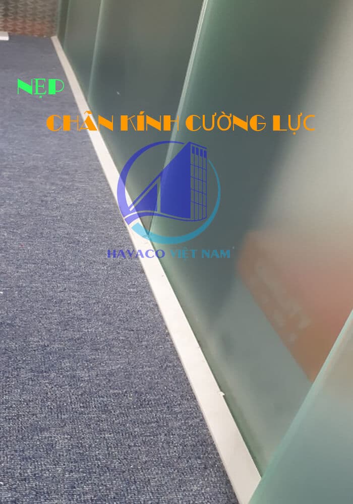 Nẹp chân kính cường lực, giá nẹp kính