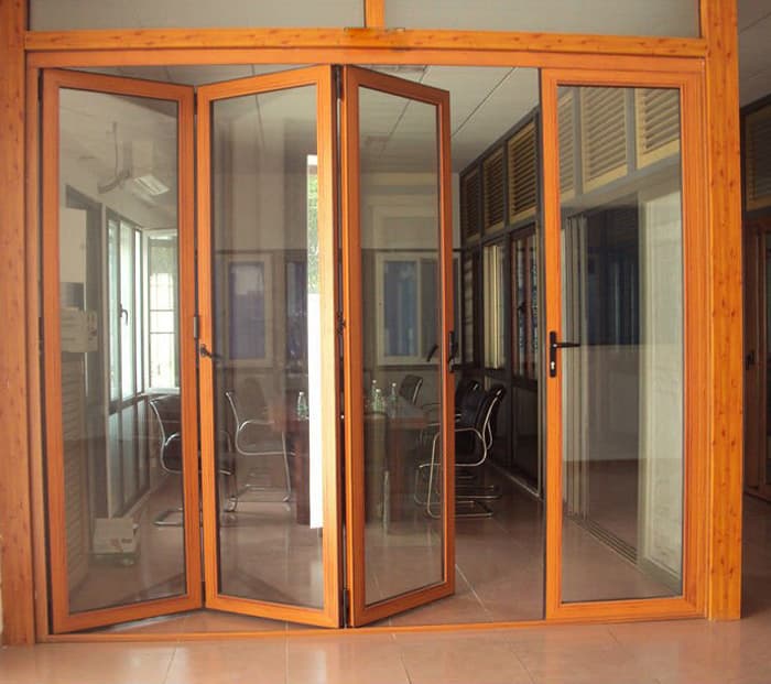 Tìm hiểu về cửa nhựa lõi thép màu vân gỗ tại Hà Nội, TP HCM