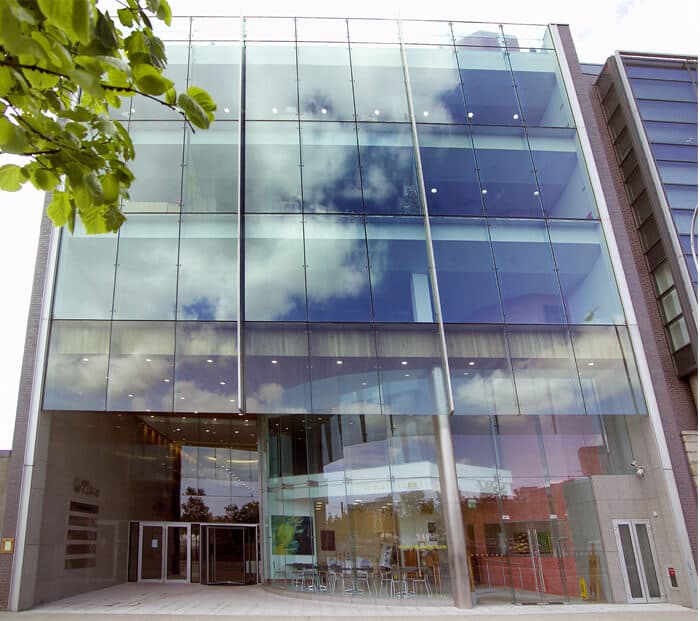 Tôi muốn bán kính cường lực cũ có ai mua không?