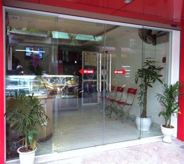 Cửa kính cường lực trượt treo