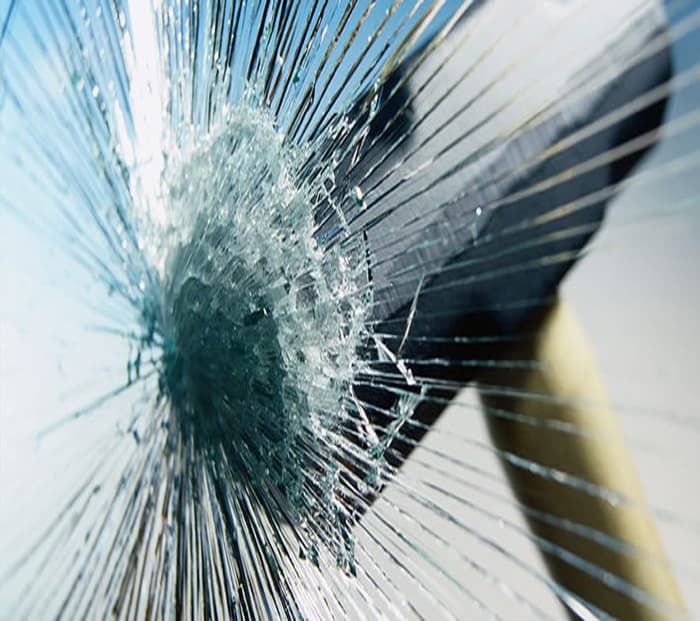 Kính cường lực chịu được lực bao nhiêu