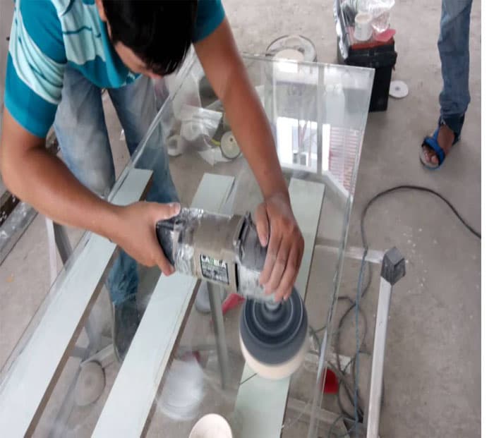 Cửa kính cường lực có khoan được không.