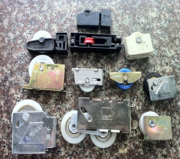 Giá bánh xe cửa lùa nhôm