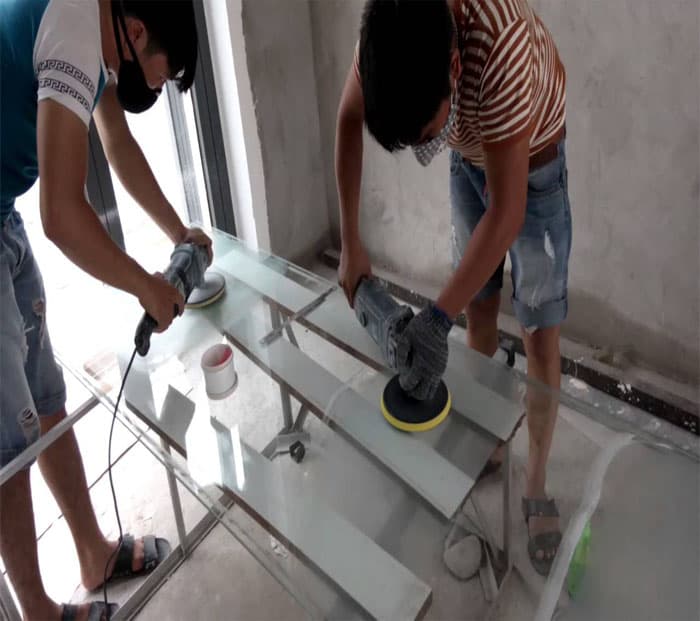 Cắt kính cường lực theo yêu cầu