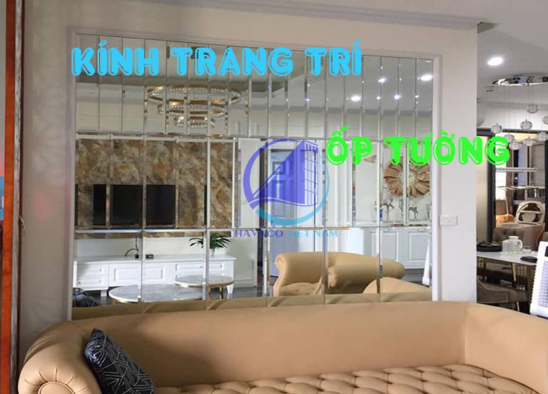 Kính trang trí phòng khách: cách chọn phù hợp
