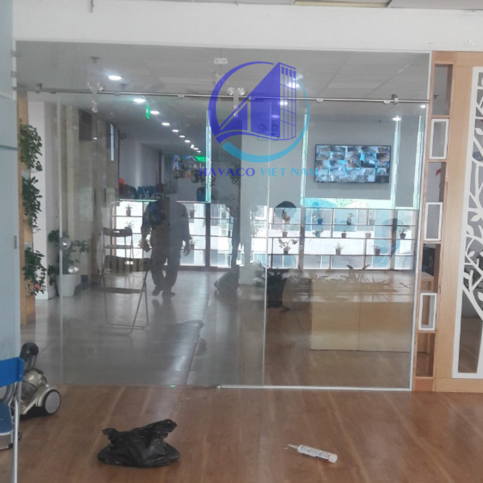 Chi tiết vật liệu và cấu tạo liên quan Cửa kính cường lực quận Cầu Giấy