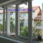 Cua nhua loi thep mau trang gee9gw