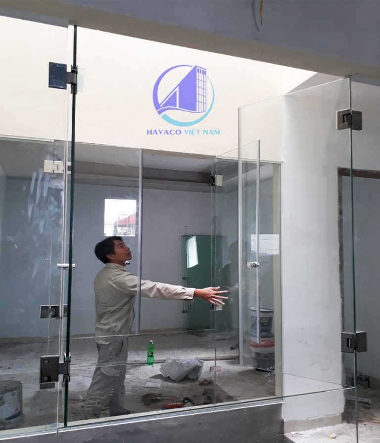 Cửa kính cường lực bản lề kẹp