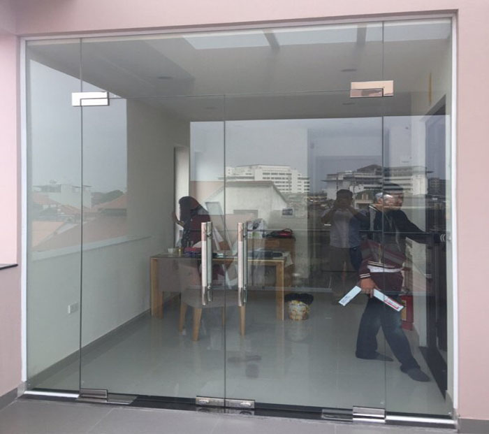 Cửa kính cường lực chống trộm