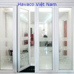 Cua nhua mau trang tfne1q