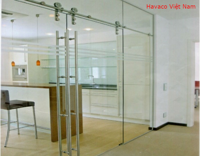 Cửa kính cường lực mở trượt: cấu tạo, ứng dụng và báo giá
