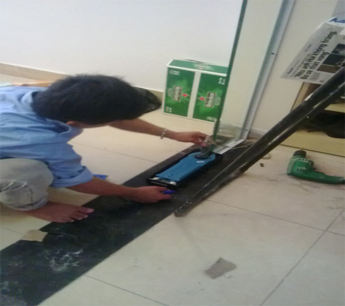Chi tiết vật liệu và cấu tạo liên quan Cách gắn bản lề cửa và cách lắp cửa thủy lực