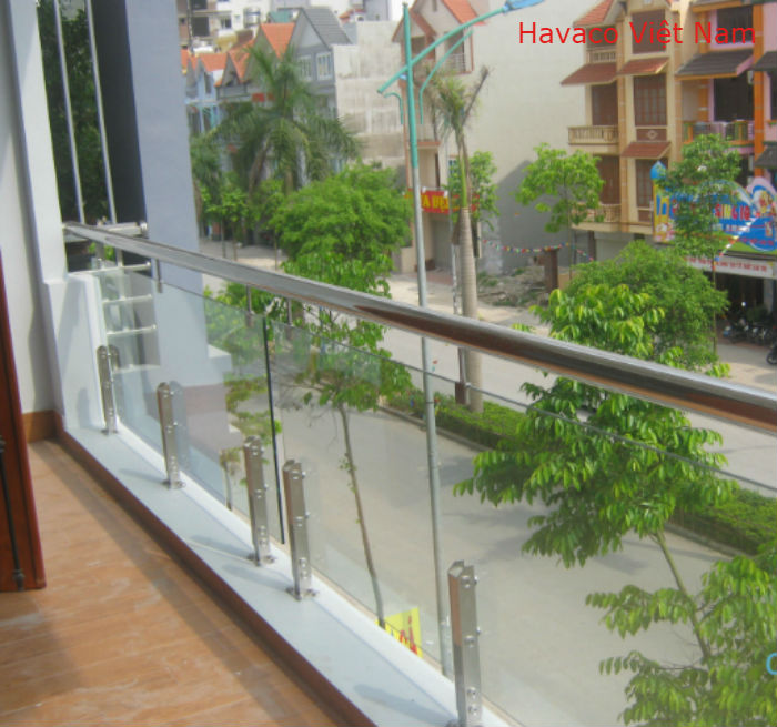 Lan can kính cường lực