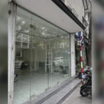 Chi tiết khung, kính và đường hoàn thiện Cửa kính thủy lực tại Tây Hồ, Hà Nội
