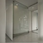 Khu vực ray, bản lề hoặc điểm liên kết chính Cửa kính thủy lực tại Tây Hồ, Hà Nội