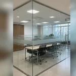 Khu vực ray, bản lề hoặc điểm liên kết chính Cửa kính tự động tại Nam Từ Liêm, Hà Nội