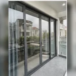 Góc nhìn mặt tiền và khu vực lắp đặt chính Cửa nhôm kính tại Sóc Sơn, Hà Nội