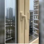 Khu vực ray, bản lề hoặc điểm liên kết chính Cửa nhựa lõi thép tại Đông Anh, Hà Nội