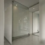 Khu vực ray, bản lề hoặc điểm liên kết chính Mặt dựng kính tại Hoàng Mai, Hà Nội