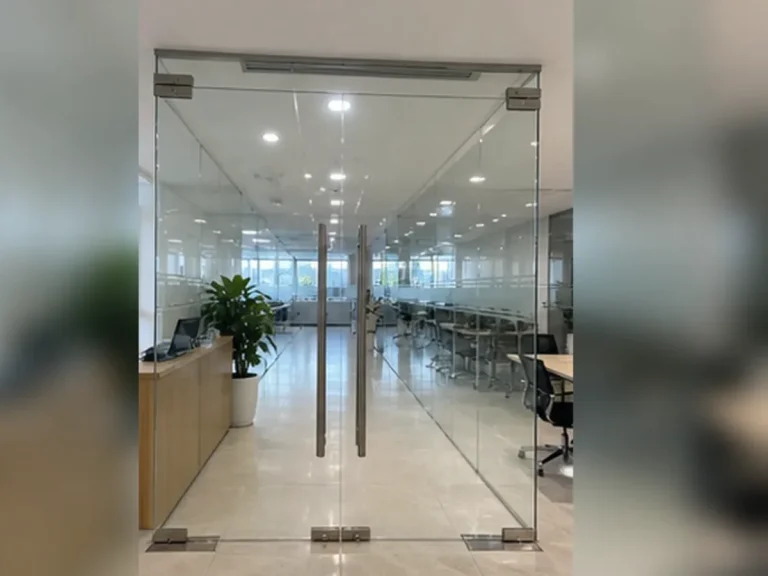 Công trình vách kính ngăn phòng tại Cầu Giấy