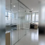 Chi tiết tay nắm, khóa hoặc phụ kiện vận hành Vách kính cường lực tại Cầu Giấy, Hà Nội