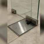 Góc nhìn ngang thể hiện độ thẳng và cân đối Vách kính cường lực tại Cầu Giấy, Hà Nội