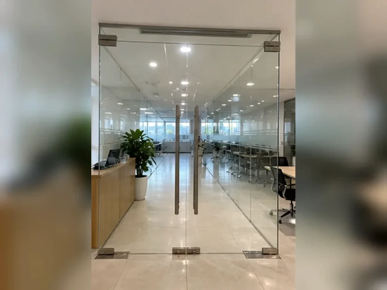 Công trình cửa kính cường lực showroom tại Đống Đa
