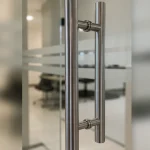 Chi tiết khung, kính và đường hoàn thiện Cửa kính cường lực tại Đống Đa, Hà Nội
