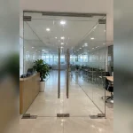 Cửa kính cường lực văn phòng tại Cầu Giấy sau hoàn thiện
