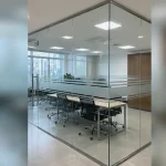 Khu vực ray, bản lề hoặc điểm liên kết chính Cửa kính lùa tại Hoàn Kiếm, Hà Nội