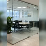 Chi tiết tiếp giáp tường, sàn và khe kỹ thuật Cửa kính lùa tại Hoàn Kiếm, Hà Nội